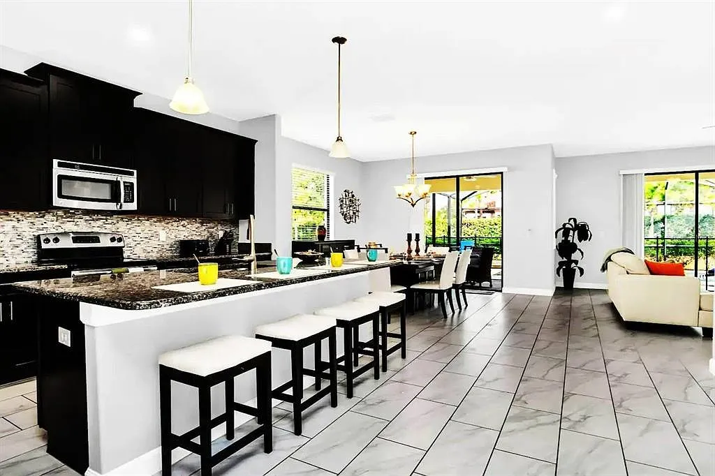 6 bed, 5.0 bath, 3404 sqft, $4,200 — Photo 3
