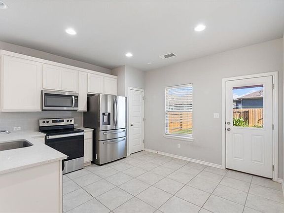 5th image of 309 Trellis Blvd