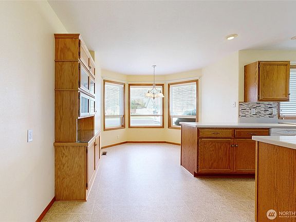 4th image of 730 Wheatland Street