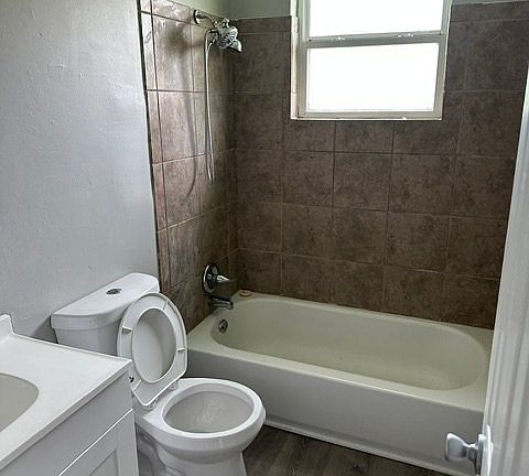 4th image of 803 King Dr