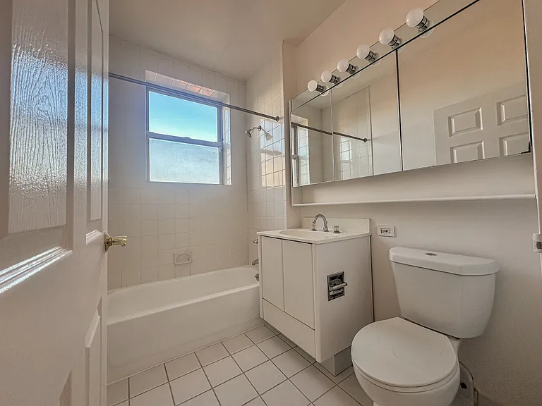 280 E 2nd St #811 — Photo 6