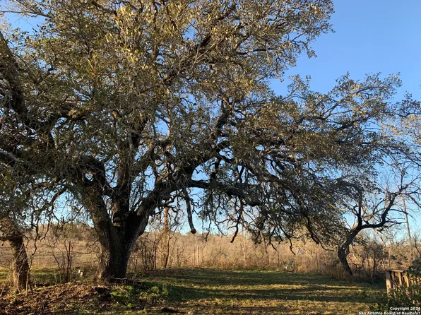 380 Private Road 4619, Castroville, TX 78009