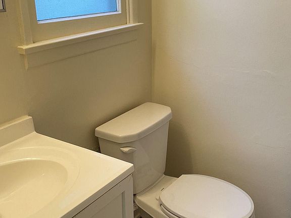 5th image of 151 N Beachwood Dr APT D
