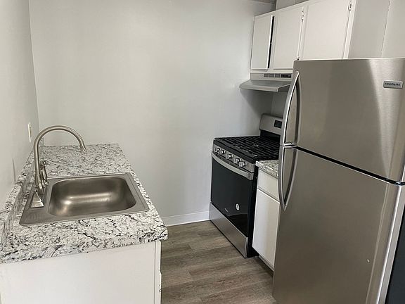 2nd image of 204-206 Washington St #3