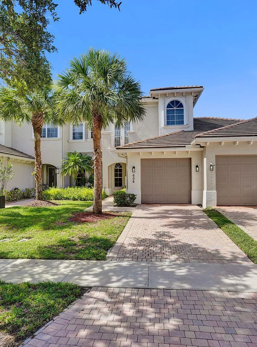 3 bed, 2.5 bath, 1842 sqft, $3,100 — Photo 3