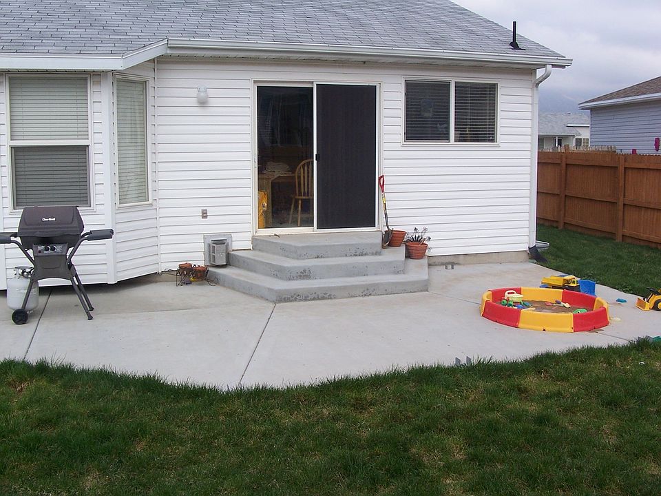 2nd image of 792 Valley View Dr
