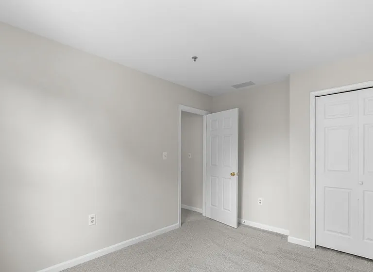 129 N Towne Ct — Photo 9