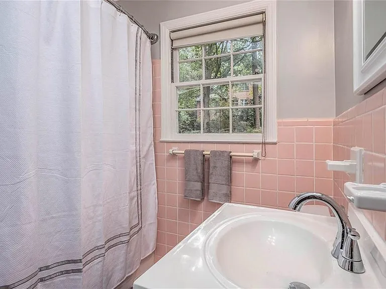 388 Lakemoore Dr NE — Photo 23