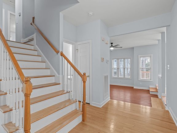 3rd image of 1008 Daresbury Dr