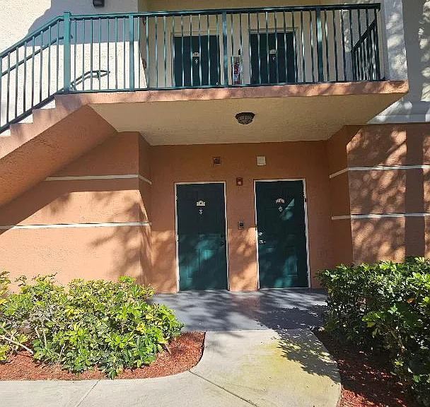 1111 Myrtlewood Cir E — Photo 1