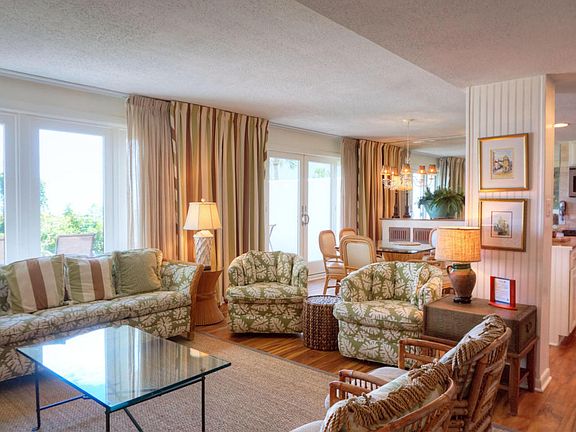 4th image of 1011 Captains Court Dr
