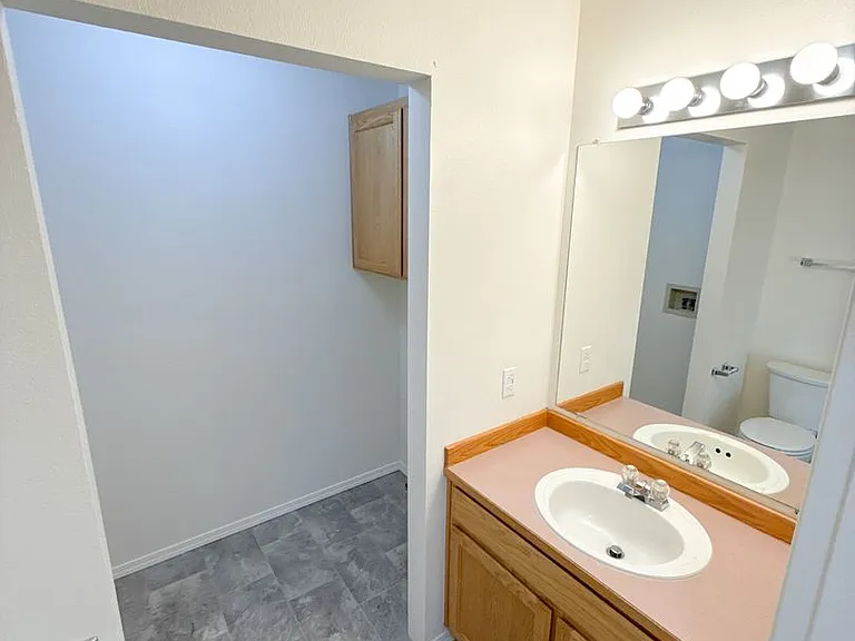 5481-5483 Glenridge Way #5485 — Photo 8