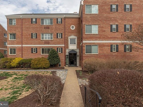 2nd image of 820B S Washington St #325