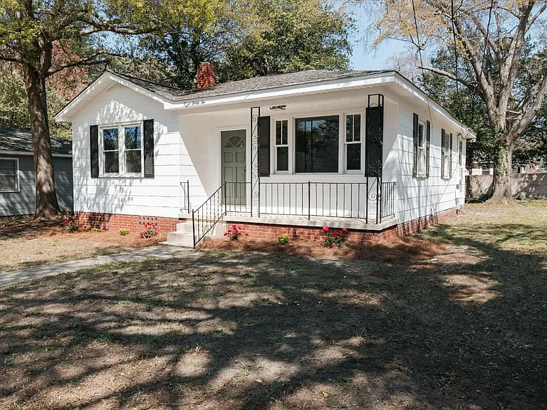 332 Guilford St — Photo 1