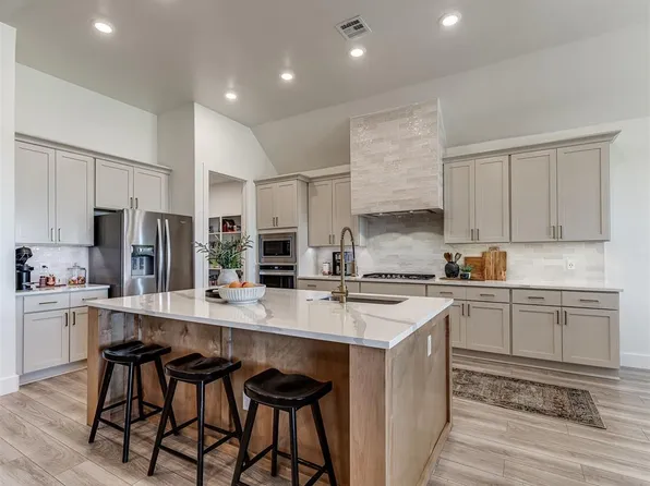 2260 Jackson Ln, Blanchard, OK 73010