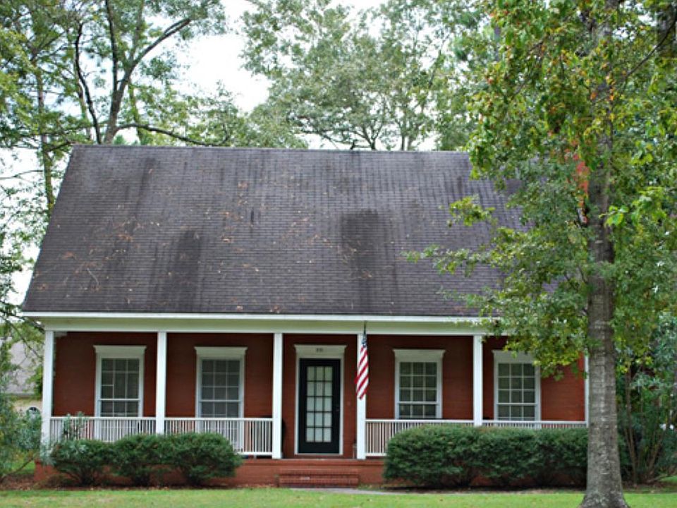 1st image of 111 Oak Hollow Dr