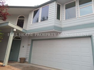 727 S 72nd St, Springfield, OR 97478