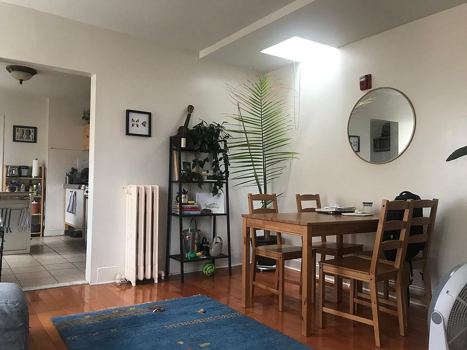 Living room with skyline