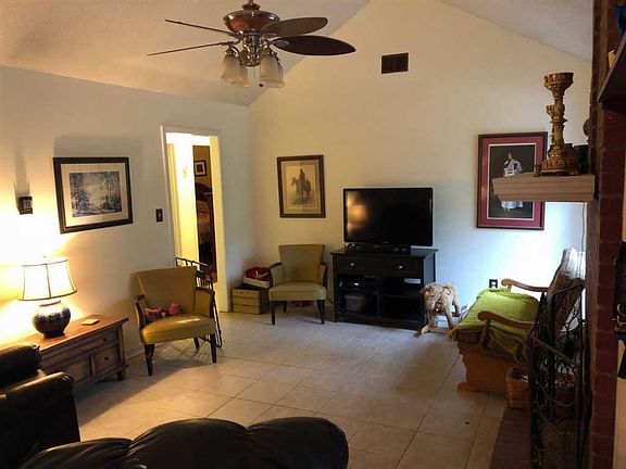 4th image of 5511 Caroline Dr