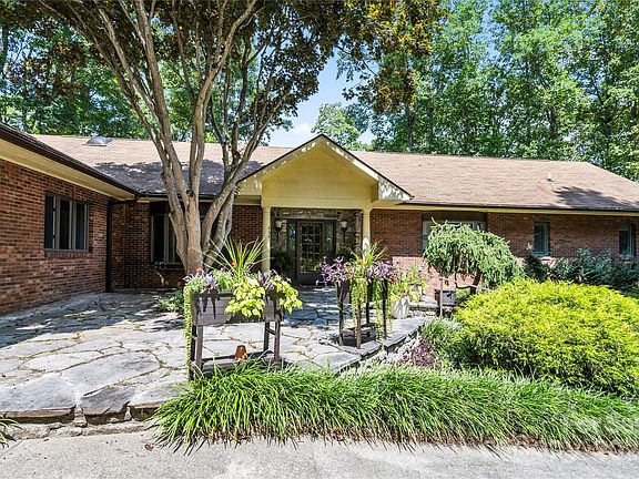 3rd image of 333 Crum Dr