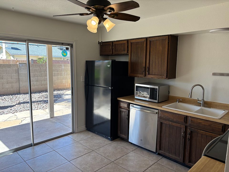 1st image of 1425 E El Parque Dr