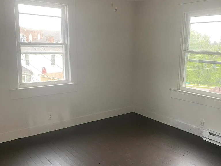 717 Temple Ave — Photo 4