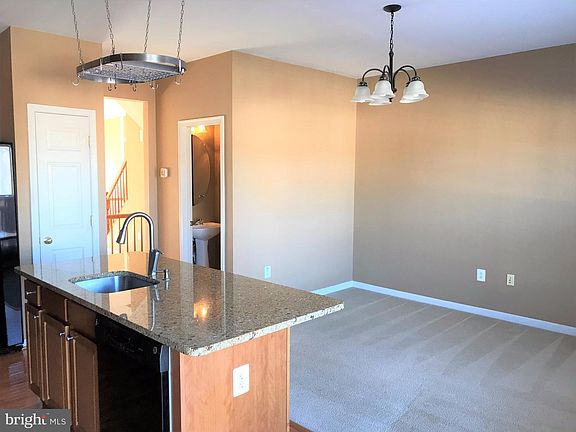 4th image of 206 Chesterbrook Ct
