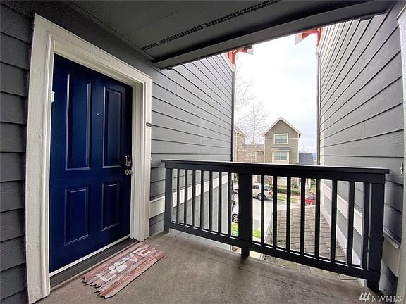 3rd image of 1650 25th Ave NE Unit 203