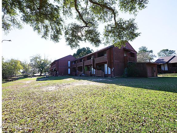 4th image of 208 Lakeside Villa #A