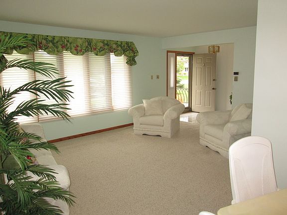 5th image of 18138 Vermont Ct #18138