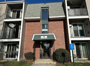 3 Knights Bridge Dr APT 208, Nashua, NH 03063