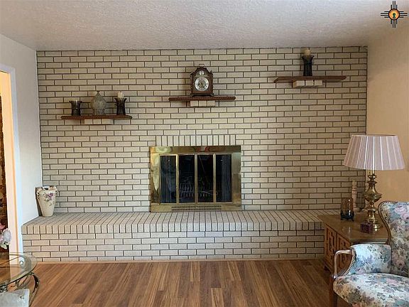 3rd image of 701 S Navajo Dr