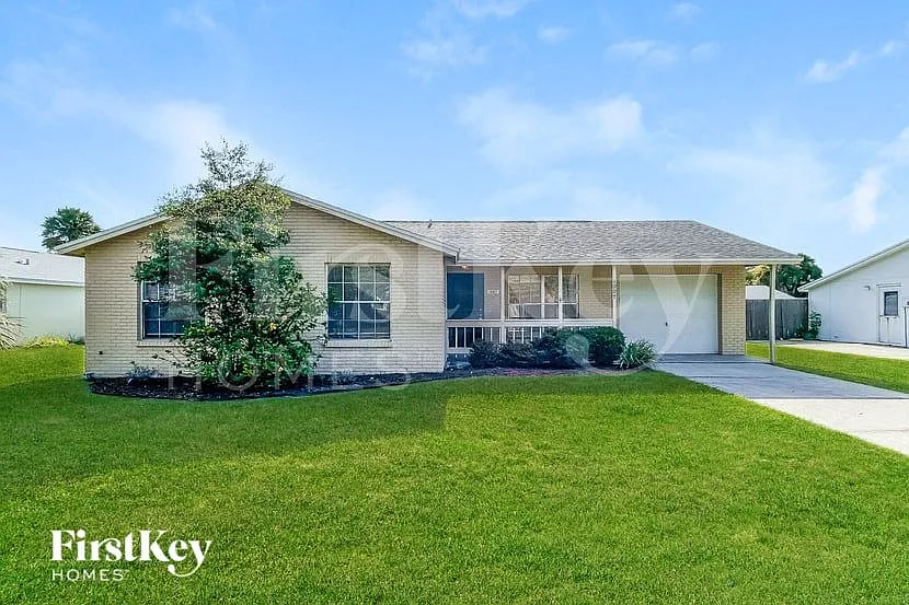 4 bed, 2.0 bath, 1155 sqft, $2,470 — Photo 2