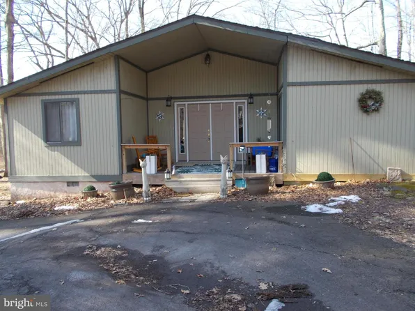 6 Cheyenne Dr, Hazleton, PA 18202