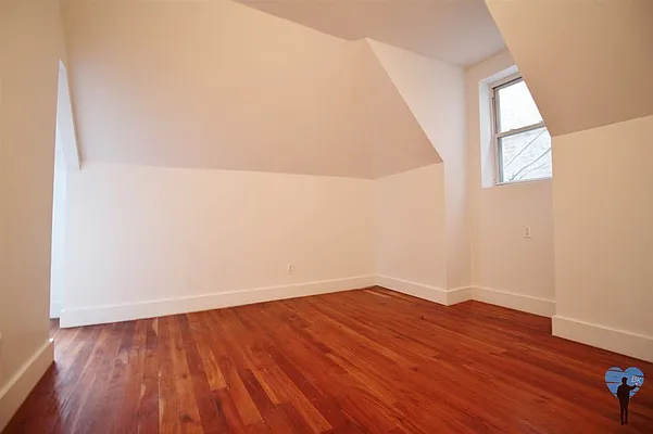 Rented by Next Door Realty NYC | media 21