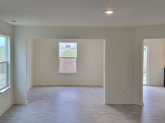 3rd image of 2852 Strauss Ln