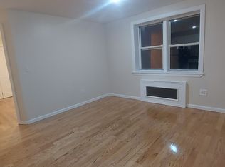 91-32 195th St, Hollis, NY 11423