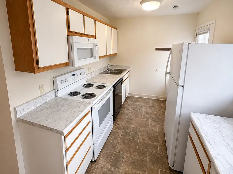105 Wilson Ave #105C — Photo 2