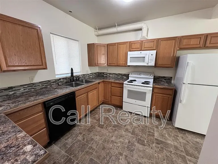 11122 E Valleyway Ave — Photo 5
