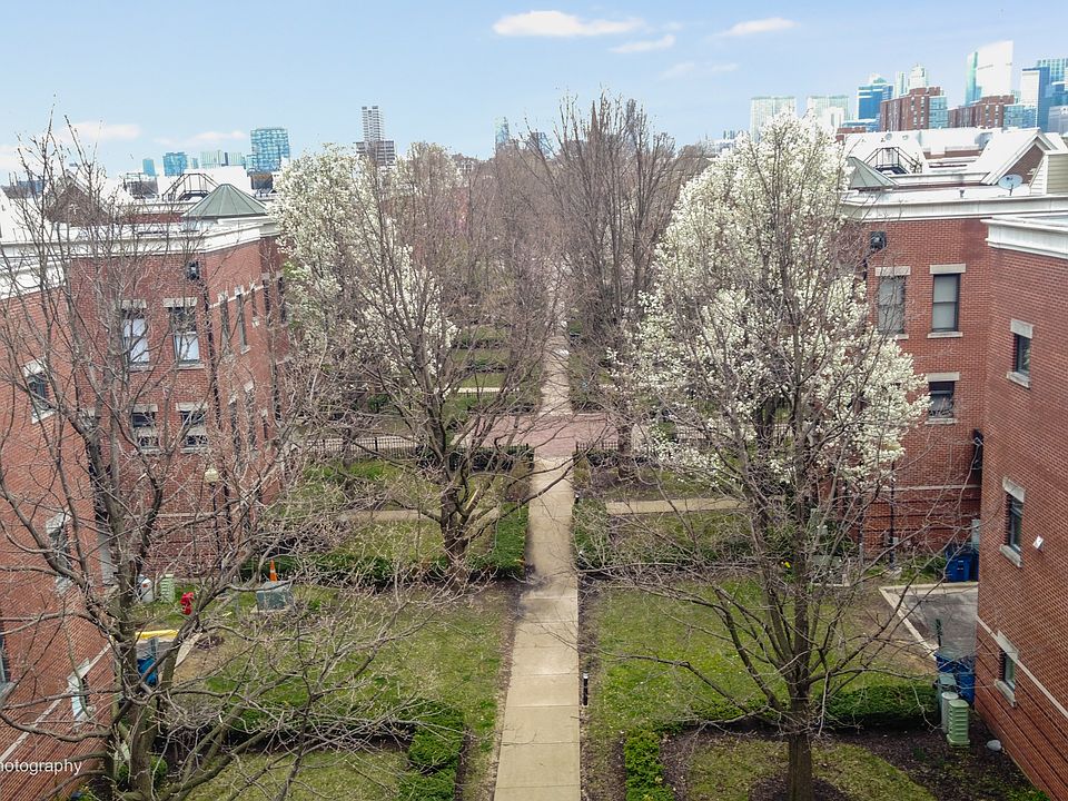 1st image of 814 W 15th Pl