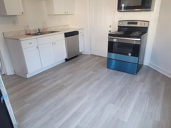 2nd image of 1020 Bolling St