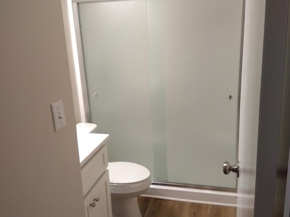 1st image of 209 Woodbine Dr #1