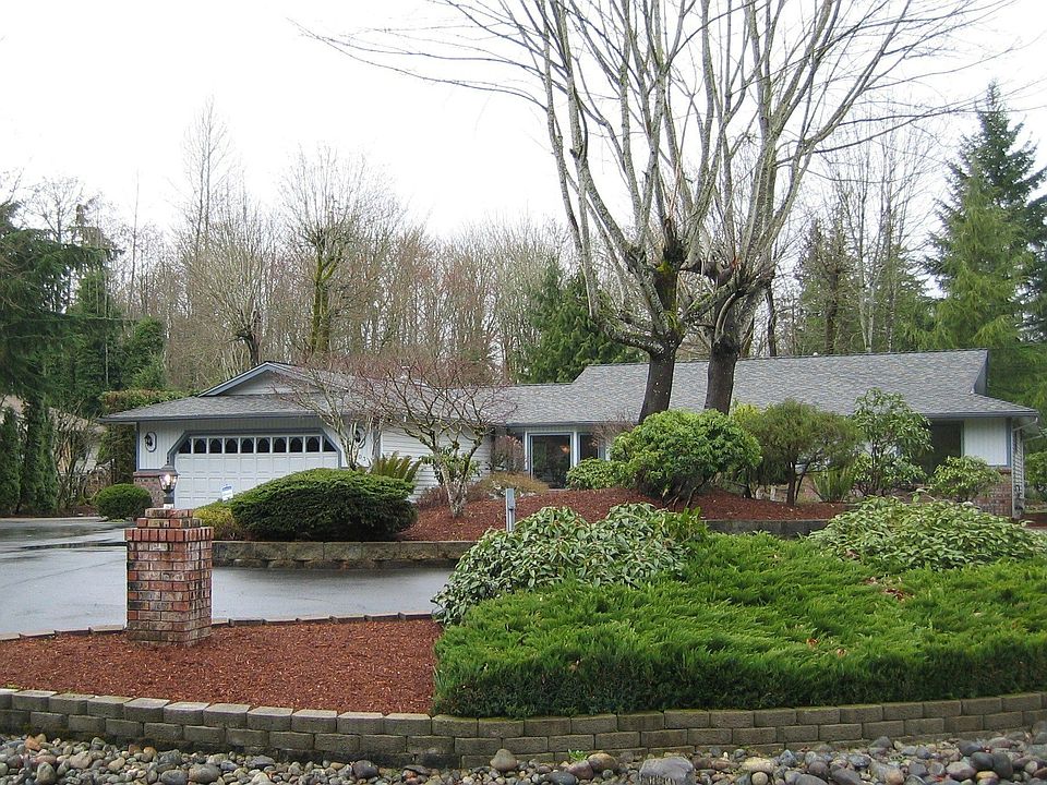 Front w/circular driveway