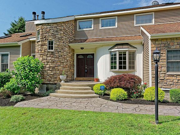 4th image of 12 Park Dr