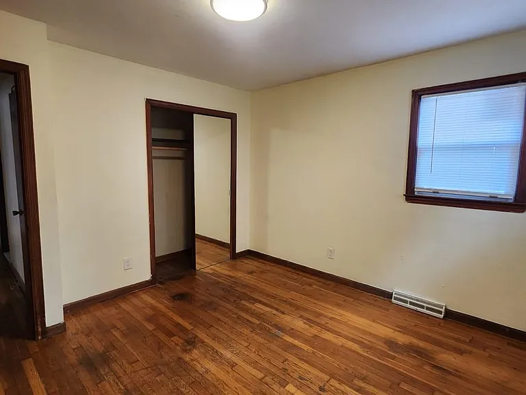 7 Hemlock St — Photo 7