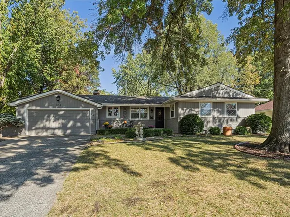 804 NE Orchard Dr, Lees Summit, MO 64063