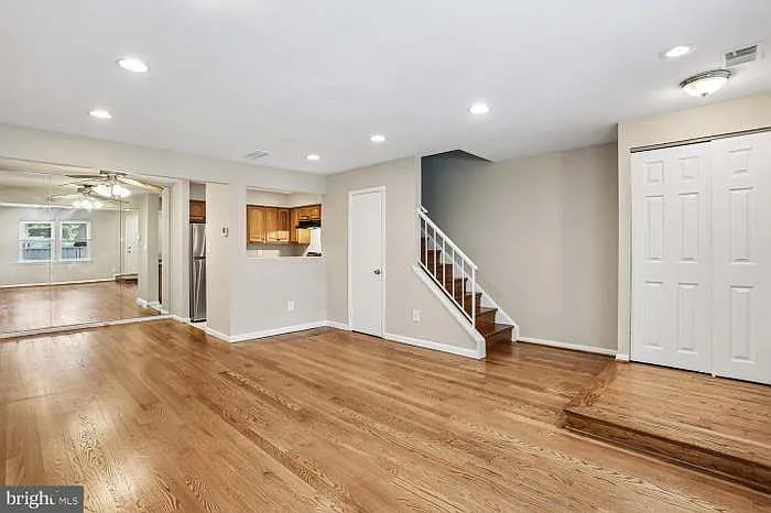 3 bed, 1333 sqft, $3,100 — Photo 3