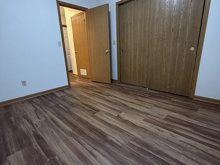 25 W Collins St #1 — Photo 15