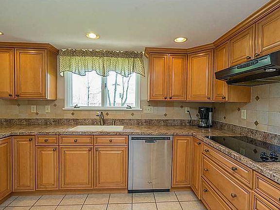 3rd image of 6970 Sylmar Ct