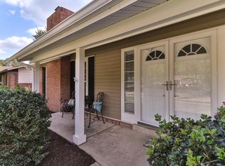 421 Brooktree Dr, Ballwin, MO 63011